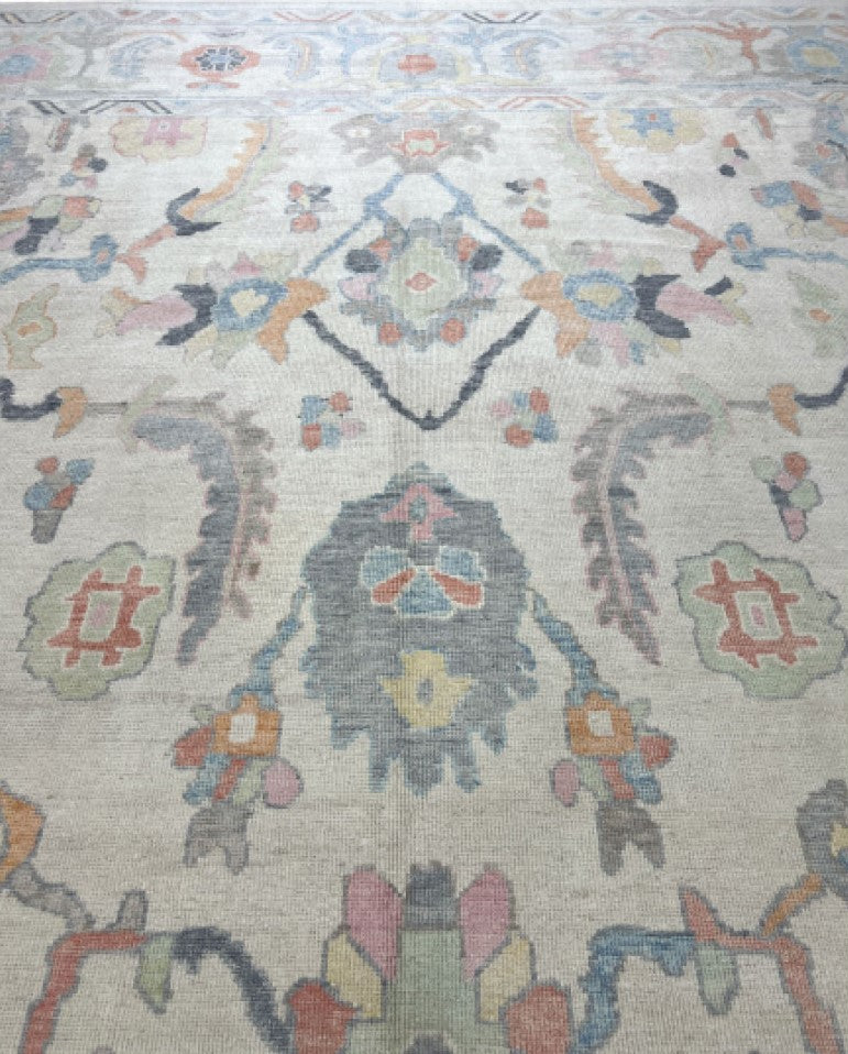 Modern Hand-Knotted Oushak Rug - Bleeh Zu, a blend of contemporary charm.