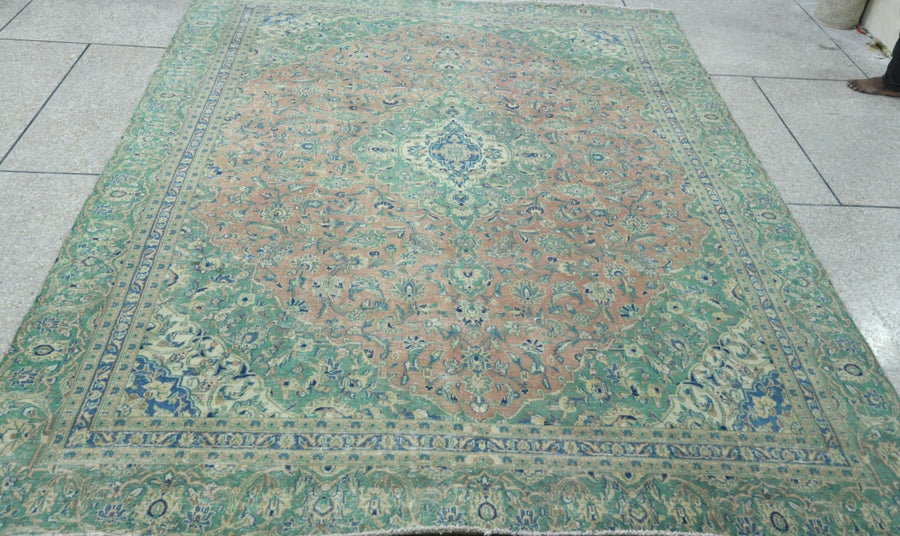 9x12 ft Vintage hand knotted Wool Rug Dacorum