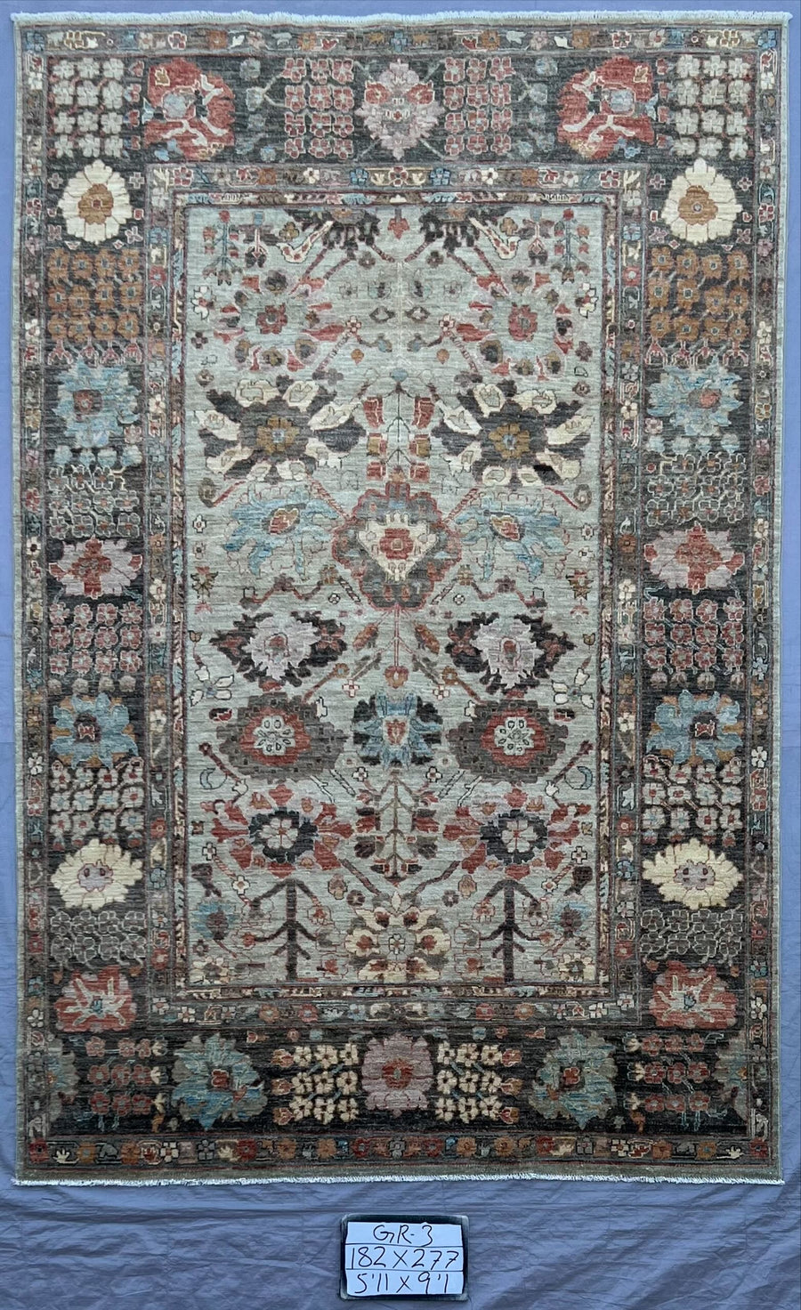 Vintage Hand-Knotted Heriz Serapi Rug - Asli, an expression of timeless sophistication.