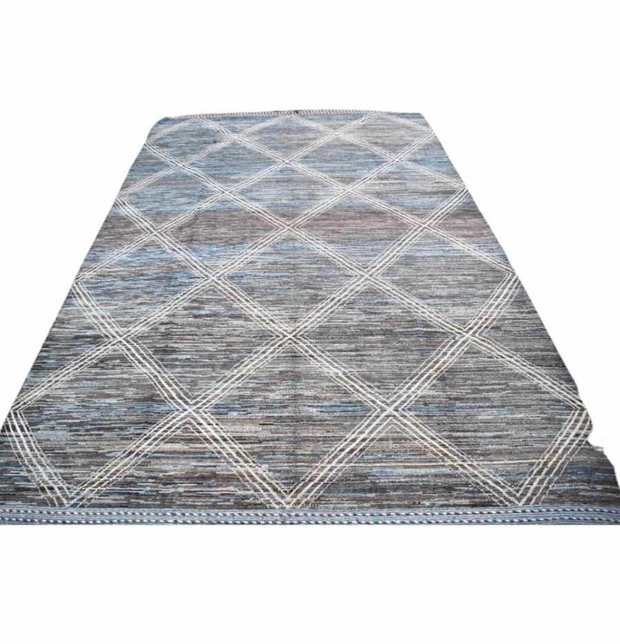Vintage Handwoven Kilim Rug - Aref, a fusion of tradition and elegance.