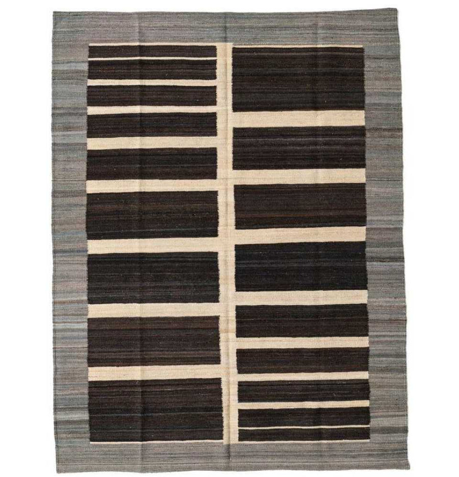 Vintage Handwoven Kilim Rug - Opium, a fusion of tradition and allure.