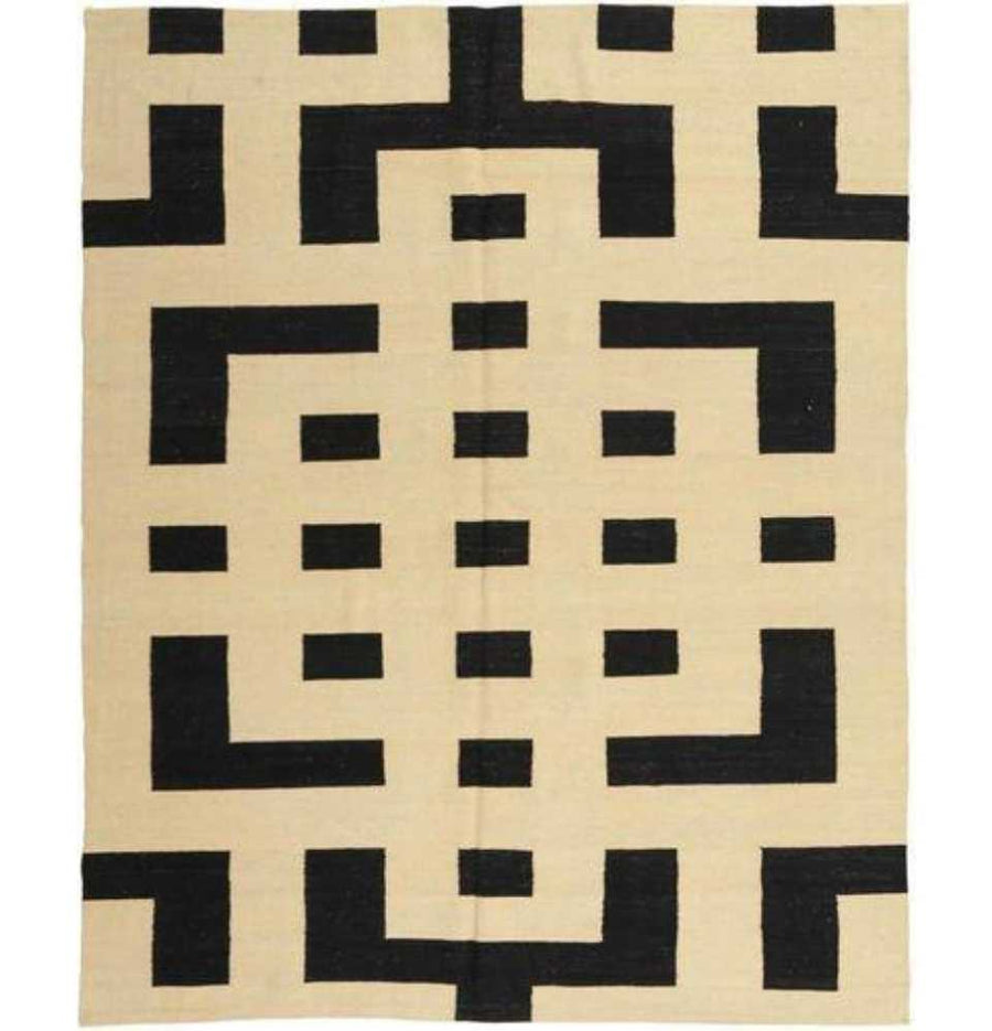 Vintage Handwoven Kilim Rug - Maze, a fusion of tradition and elegance.